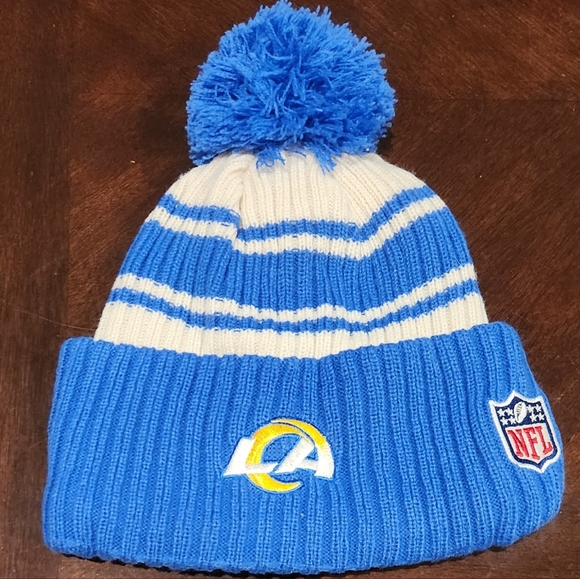 Los Angeles Rams New Era Sideline Cuffed Pom Knit Beanie Winter Hat NWT - Picture 2 of 2